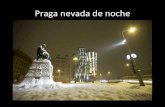 Praga nevada de noche.